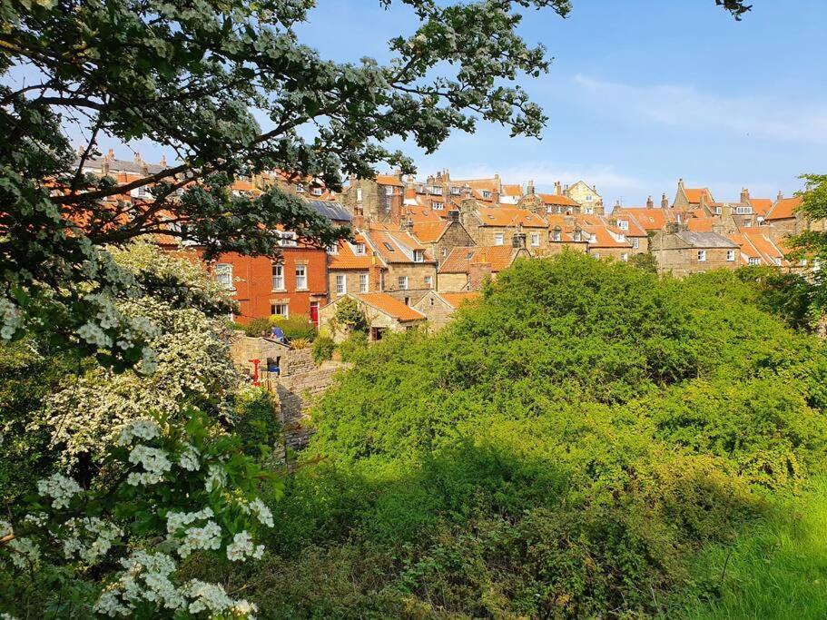 Beckside Cottage Robin Hood's Bay Exterior photo